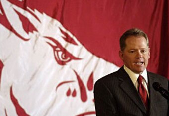 071211_bobby_petrino_crop_340x234