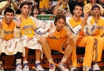 Lakers_bench_80688617_crop_340x234