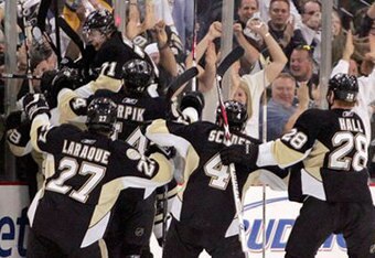 Penguins-celebrate_crop_340x234