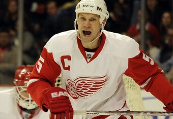 48416157_red_wings_v_blackhawks_crop_340x234