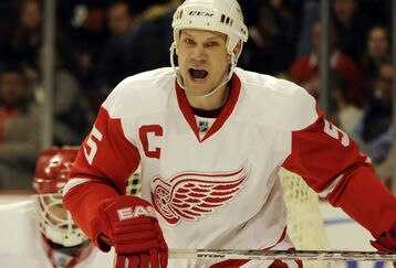 48416157_red_wings_v_blackhawks_feature