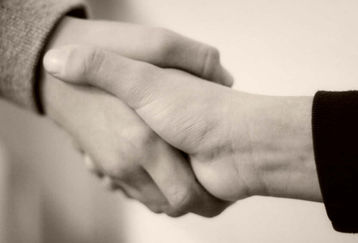 Handshake_-_recruiting_sepia_feature