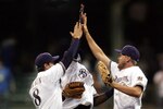 22035709_dodgers_v_brewers_crop_150x100