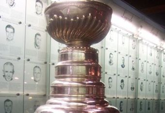 450px-stanley_cup_closeup_crop_340x234