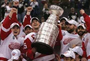 Red_wings_cup_feature
