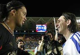 ronaldinho messi amistoso crop