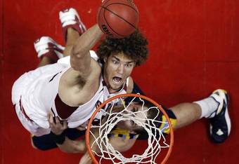 Robin_lopez_crop_340x234