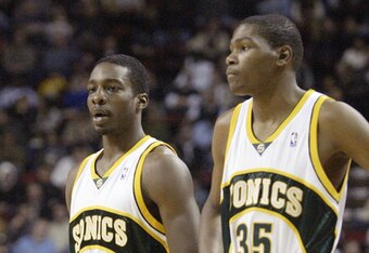 56064275_hawks_v_sonics_crop_340x234
