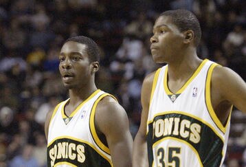 56064275_hawks_v_sonics_feature