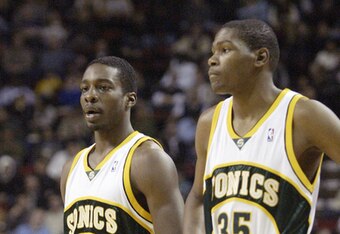 56064275_hawks_v_sonics_crop_340x234