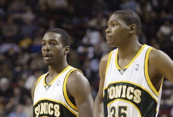 56064275_hawks_v_sonics_feature