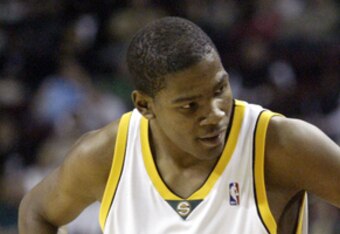 56064285_hawks_v_sonics_crop_340x234