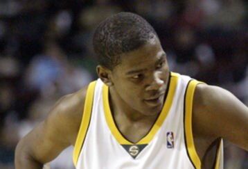 56064285_hawks_v_sonics_feature