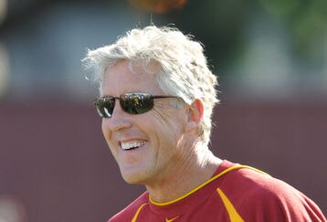 00732861_usc_football_practice_feature