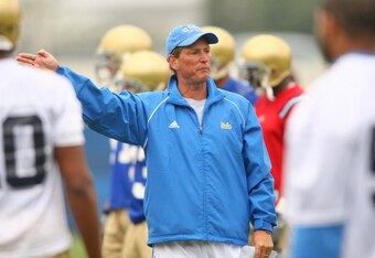 008120449_ucla_football_practic_crop_340x234