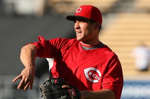 40737655_reds_v_dodgers_crop_310x205
