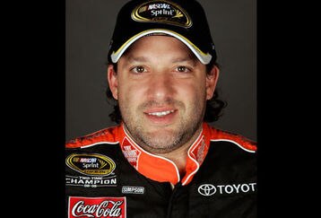 2008_nscs_tony_stewart_thumb2_feature