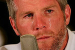 Favre2_speaks30608-308_crop_150x100