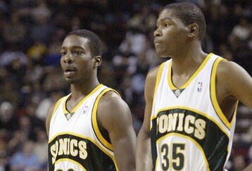 56064275_hawks_v_sonics_feature