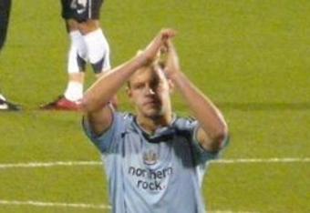 Alan_smithapplaud_crop_340x234