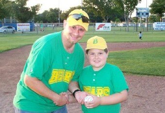 5-16-07-gameball-kid-in-backgro_crop_340x234