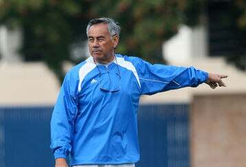 008120457_ucla_football_practic_feature