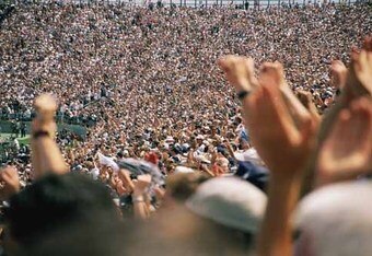 Crowds2_crop_340x234
