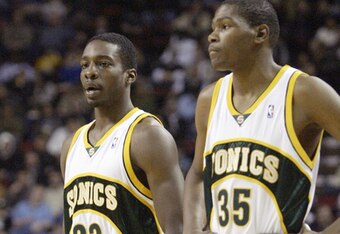 56064275_hawks_v_sonics_crop_340x234