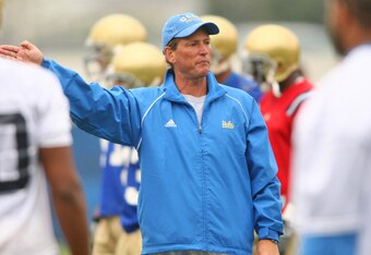 008120449_ucla_football_practic_crop_340x234