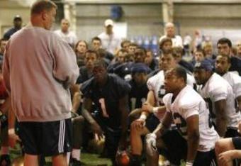 Notre_dame_football_wsbt_crop_340x234