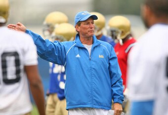 008120449_ucla_football_practic_crop_340x234