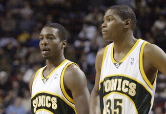 56064275_hawks_v_sonics_crop_340x234