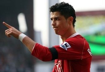 Cristiano_ronaldo_bleacher_crop_340x234
