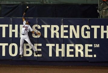 Endy_chavez_catch_feature