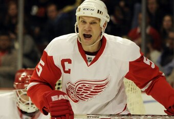 48416157_red_wings_v_blackhawks_crop_340x234
