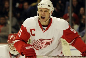 48416157_red_wings_v_blackhawks_feature