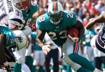 Miami_dolphins_v_new_england_pa_crop_340x234