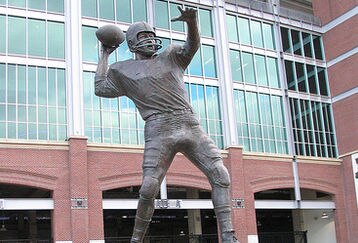 Unitas_statue1_feature