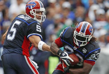 7680011_seahawks_v_bills_feature