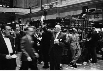 800px-ny_stock_exchange_traders_crop_340x234
