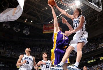 Kirilenko-blocks-gasol-p1_feature