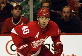 48458691_red_wings_v_hawks_crop_340x234