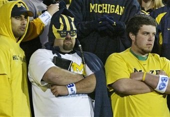 Michigan_fans_watching_app_stat_crop_340x234