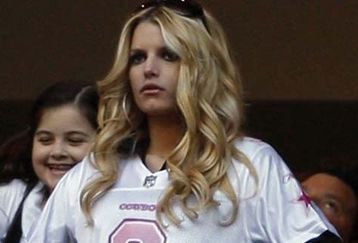 Jessica-simpson-cheers-tony-rom_feature