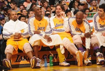 Lakers_bench_feature