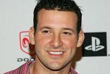 Tony_romo_22_feature