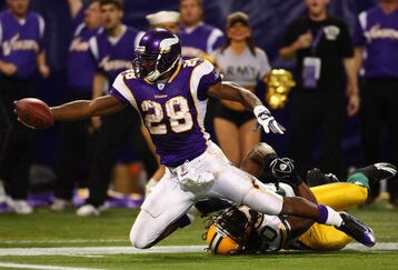 252081109094_packers_v_vikings_feature