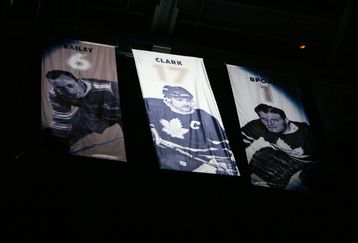129081122_4_blackhawks_at_leafs_feature