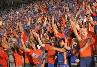 Gator_crowd_crop_340x234