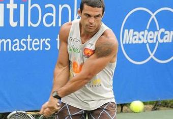 Vitor_plays_tennis_crop_340x234
